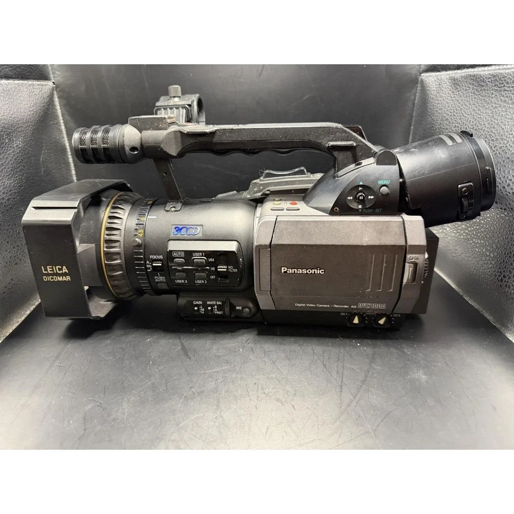 Panasonic‎ AG-DVC20A Camcorder Bundle – S Reel Lock / Unloading Lock AS-IS